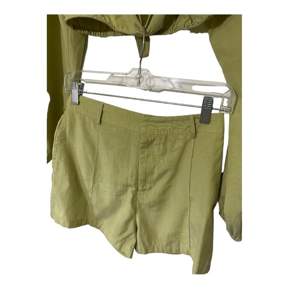 Le Lis womens crop top and short set. Light green. Size Small. Light green - Picture 4 of 10